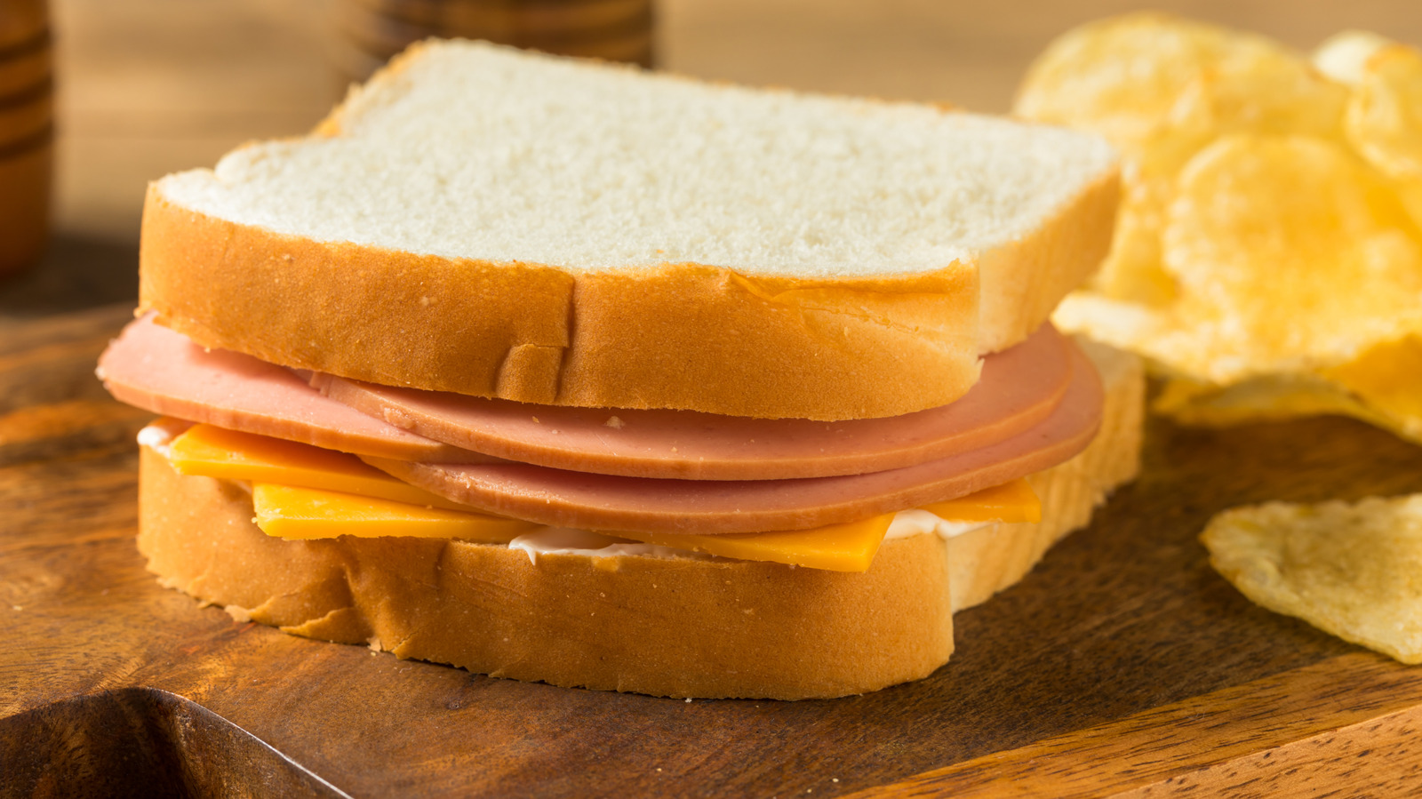 ボローニャ周辺の赤いリングは何ですか、そしてあなたはそれを食べることができますか？