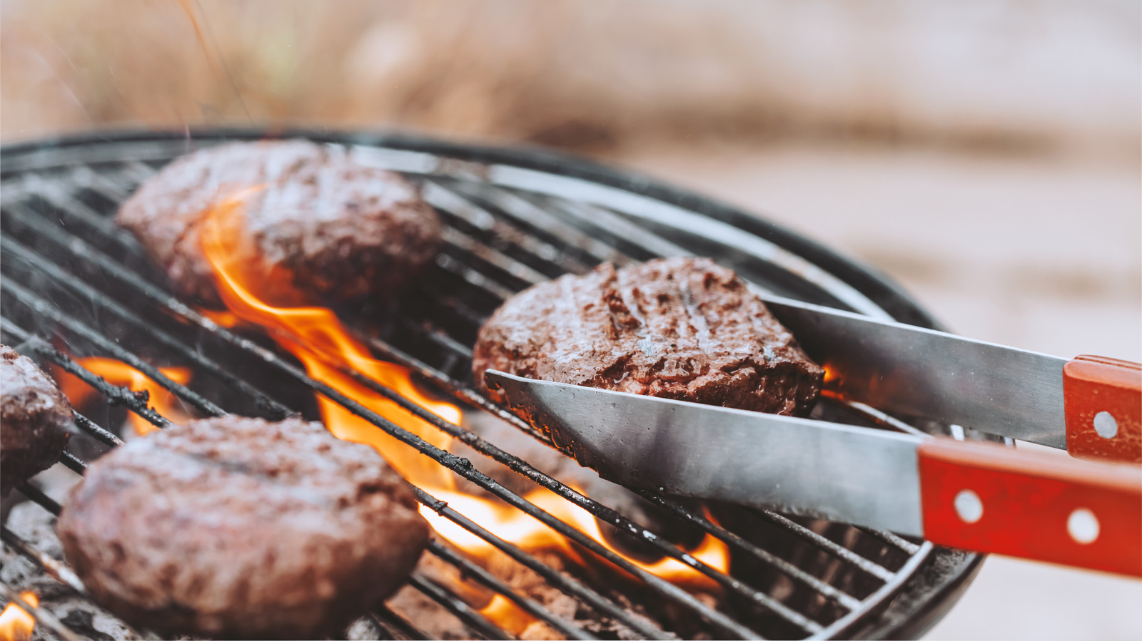 完璧なハンバーガーを焼くための15の必須ヒント