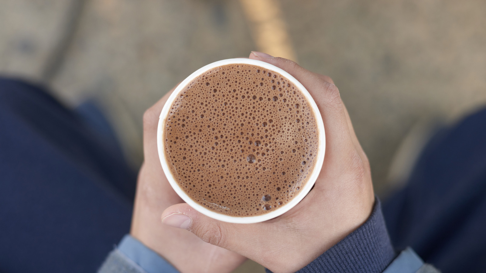 ホットチョコレート対ホットココア：実際の違いは何ですか？