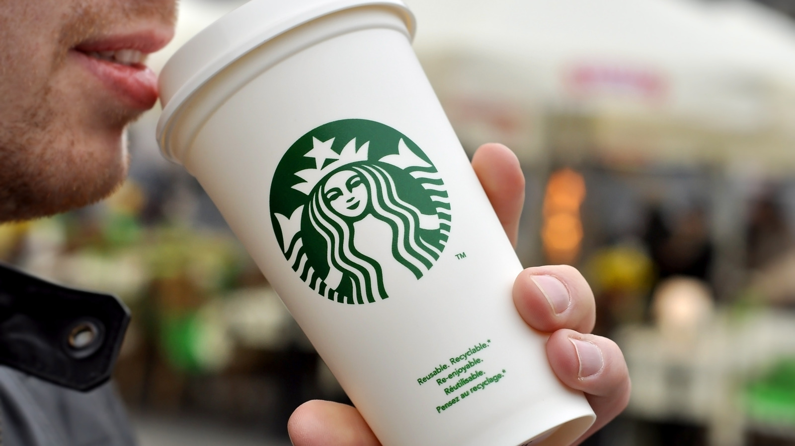 スターバックスの新しい春のメニューは、アイスチャイのチェリーツイストを特徴としています